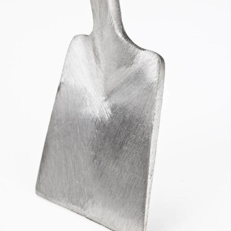 Mała motyczka stalowa kuta 4x5 cm (Sneeboer)